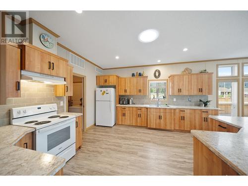 2454 Aberdeen Road, Merritt, BC - Indoor Photo Showing Kitchen