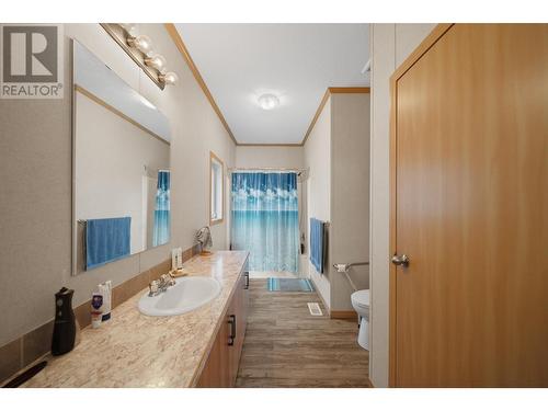 2454 Aberdeen Road, Merritt, BC - Indoor Photo Showing Bathroom