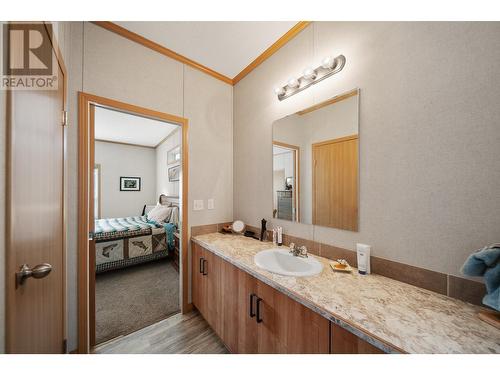 2454 Aberdeen Road, Merritt, BC - Indoor Photo Showing Bathroom