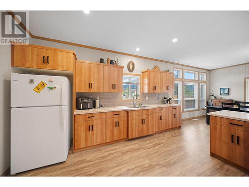 2454 Aberdeen Road, Merritt, BC - Indoor Photo Showing Kitchen With Double Sink