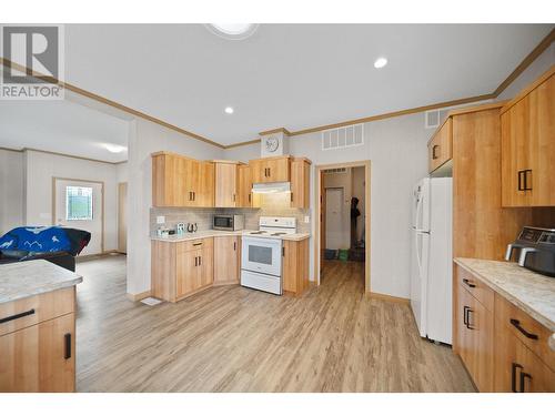 2454 Aberdeen Road, Merritt, BC - Indoor Photo Showing Kitchen