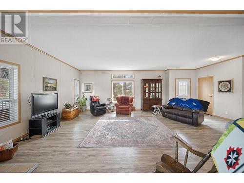 2454 Aberdeen Road, Merritt, BC - Indoor Photo Showing Living Room