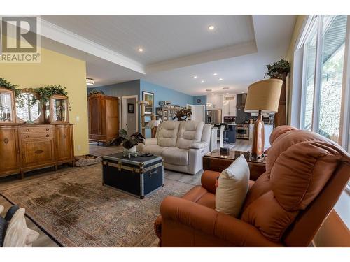 4103 Rio Vista Place, Kamloops, BC - Indoor Photo Showing Living Room