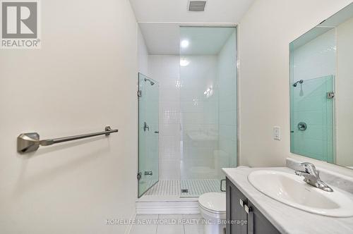 10 Sigford Street, Whitby, ON - Indoor Photo Showing Bathroom