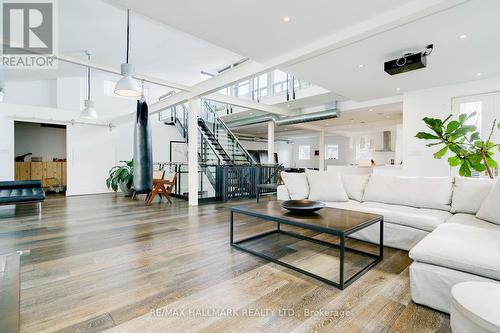 126 Sears Street, Toronto (Greenwood-Coxwell), ON - Indoor Photo Showing Living Room