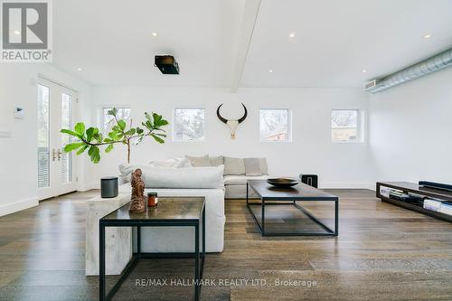 126 Sears Street, Toronto (Greenwood-Coxwell), ON - Indoor Photo Showing Living Room