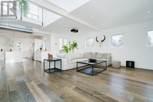 126 Sears Street, Toronto (Greenwood-Coxwell), ON - Indoor Photo Showing Living Room