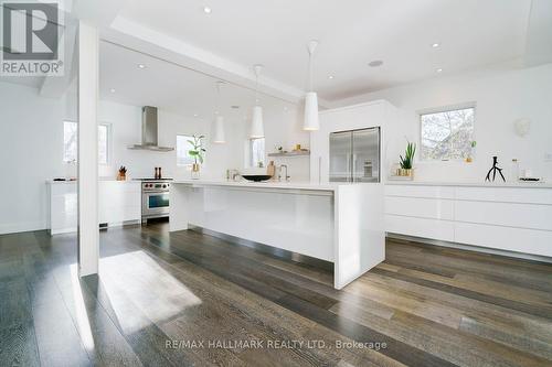 126 Sears Street, Toronto (Greenwood-Coxwell), ON - Indoor Photo Showing Kitchen With Upgraded Kitchen