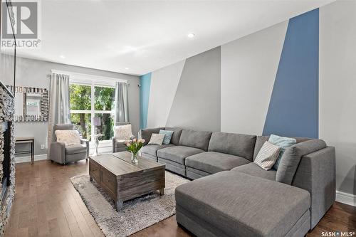 1127 7Th Street E, Saskatoon, SK - Indoor Photo Showing Living Room