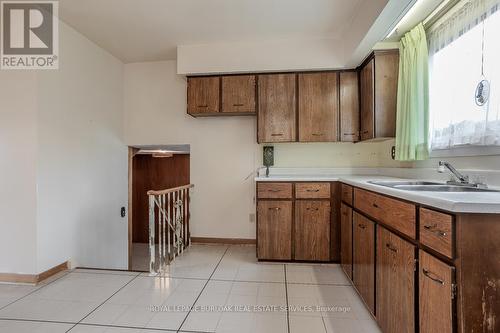 5436 Windermere Drive, Burlington (Appleby), ON - Indoor Photo Showing Kitchen With Double Sink