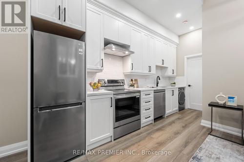 454 Valermo Drive, Toronto (Alderwood), ON - Indoor Photo Showing Kitchen