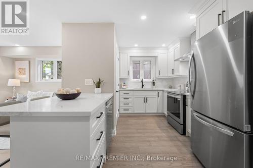 454 Valermo Drive, Toronto (Alderwood), ON - Indoor Photo Showing Kitchen With Upgraded Kitchen