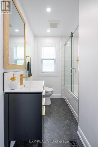 1040 Cedarwood Place, Burlington (Lasalle), ON - Indoor Photo Showing Bathroom