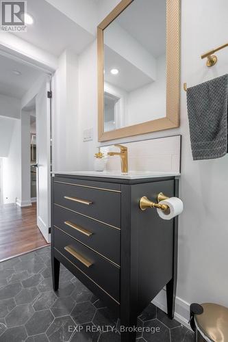 1040 Cedarwood Place, Burlington (Lasalle), ON - Indoor Photo Showing Bathroom