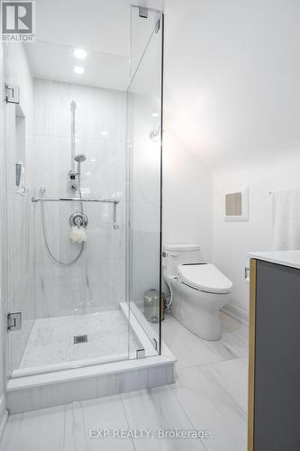 1040 Cedarwood Place, Burlington (Lasalle), ON - Indoor Photo Showing Bathroom