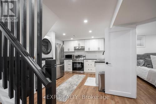 1040 Cedarwood Place, Burlington (Lasalle), ON - Indoor Photo Showing Kitchen