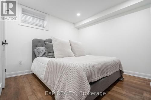 1040 Cedarwood Place, Burlington, ON - Indoor Photo Showing Bedroom