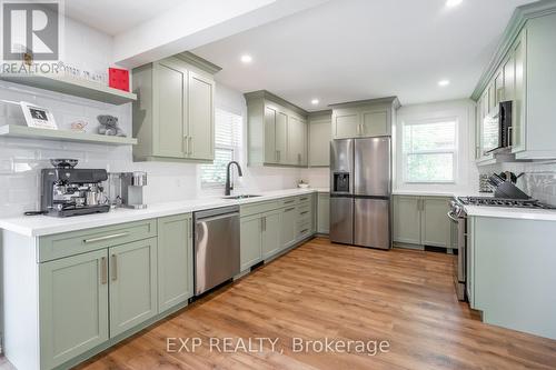 1040 Cedarwood Place, Burlington (Lasalle), ON - Indoor Photo Showing Kitchen With Upgraded Kitchen