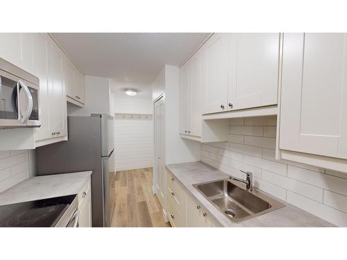 103 - 606 18Th Avenue N, Cranbrook, BC - Indoor Photo Showing Kitchen