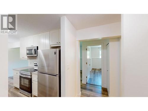 606 18Th  N Avenue Unit# 103, Cranbrook, BC - Indoor Photo Showing Kitchen