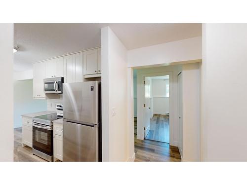 103 - 606 18Th Avenue N, Cranbrook, BC - Indoor Photo Showing Kitchen