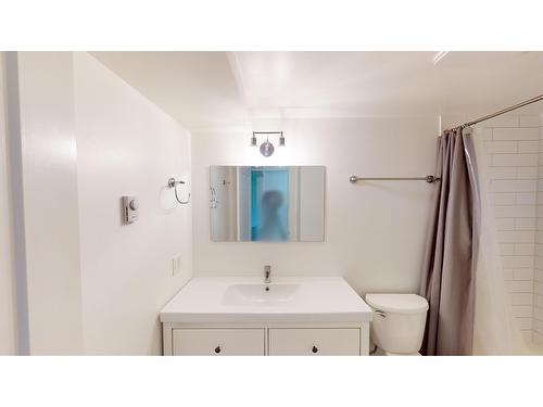 103 - 606 18Th Avenue N, Cranbrook, BC - Indoor Photo Showing Bathroom