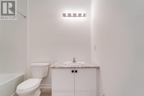 15 Valleybrook Road, Barrie, ON - Indoor Photo Showing Bathroom