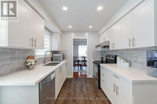 10 Joshua Court, Brampton (Northgate), ON - Indoor Photo Showing Kitchen With Double Sink With Upgraded Kitchen