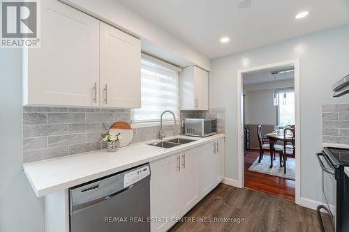 10 Joshua Court, Brampton (Northgate), ON - Indoor Photo Showing Kitchen With Double Sink