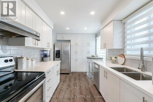 10 Joshua Court, Brampton (Northgate), ON - Indoor Photo Showing Kitchen With Stainless Steel Kitchen With Double Sink With Upgraded Kitchen