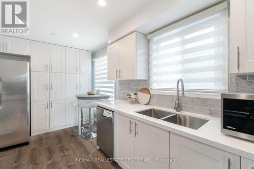 10 Joshua Court, Brampton (Northgate), ON - Indoor Photo Showing Kitchen With Double Sink With Upgraded Kitchen