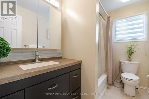 10 Joshua Court, Brampton (Northgate), ON - Indoor Photo Showing Bathroom