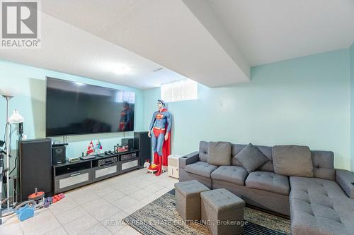 10 Joshua Court, Brampton (Northgate), ON - Indoor Photo Showing Living Room