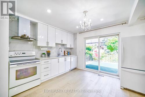 1273 Bridge Road, Oakville, ON - Indoor Photo Showing Kitchen