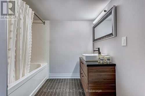 732 Willard Avenue, Toronto (Runnymede-Bloor West Village), ON - Indoor Photo Showing Bathroom