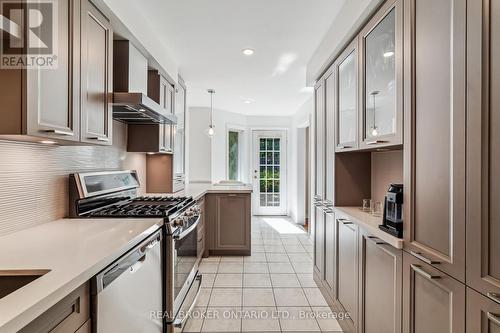 92 - 5480 Glen Erin Drive, Mississauga, ON - Indoor Photo Showing Kitchen With Upgraded Kitchen