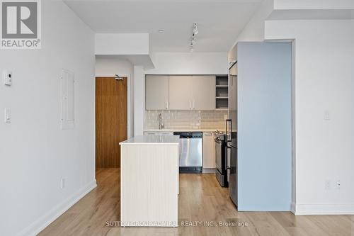 315 - 385 Osler Street, Toronto (Weston-Pellam Park), ON - Indoor Photo Showing Kitchen