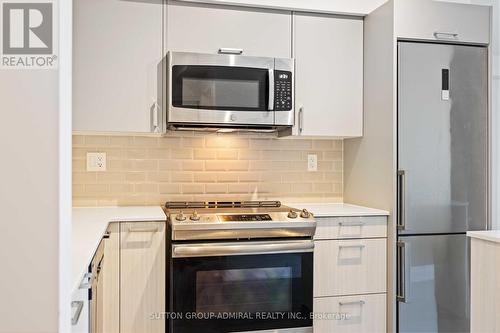 315 - 385 Osler Street, Toronto (Weston-Pellam Park), ON - Indoor Photo Showing Kitchen