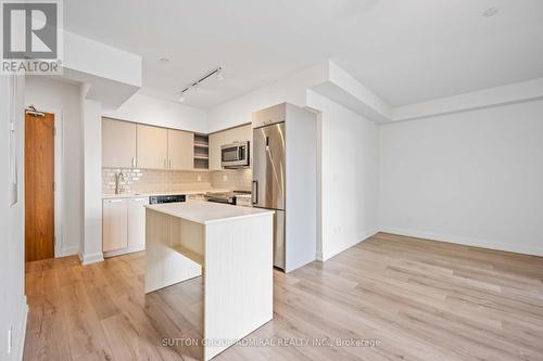 315 - 385 Osler Street, Toronto (Weston-Pellam Park), ON - Indoor Photo Showing Kitchen