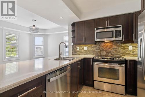 38 - 2614 Dashwood Drive, Oakville (West Oak Trails), ON - Indoor Photo Showing Kitchen With Stainless Steel Kitchen With Double Sink With Upgraded Kitchen