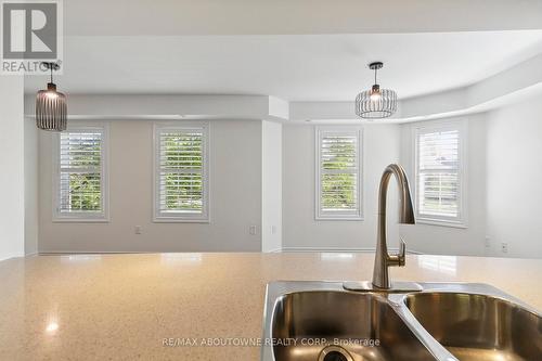 38 - 2614 Dashwood Drive, Oakville, ON - Indoor Photo Showing Kitchen With Double Sink