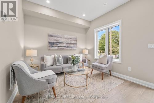 223 Hallmark Avenue, Toronto (Alderwood), ON - Indoor Photo Showing Living Room