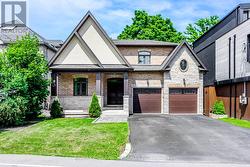 923 BEECHWOOD AVENUE  Mississauga, ON L5G 4E3