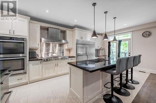 923 Beechwood Avenue, Mississauga (Lakeview), ON - Indoor Photo Showing Kitchen With Upgraded Kitchen