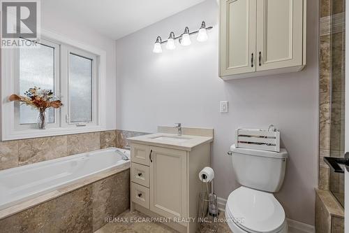 923 Beechwood Avenue, Mississauga, ON - Indoor Photo Showing Bathroom