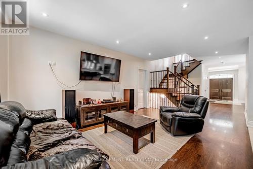 923 Beechwood Avenue, Mississauga, ON - Indoor Photo Showing Living Room