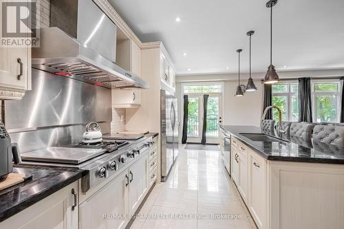 923 Beechwood Avenue, Mississauga, ON - Indoor Photo Showing Kitchen With Upgraded Kitchen