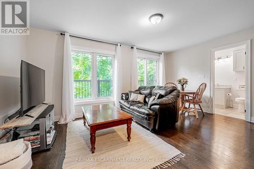 923 Beechwood Avenue, Mississauga, ON - Indoor Photo Showing Living Room