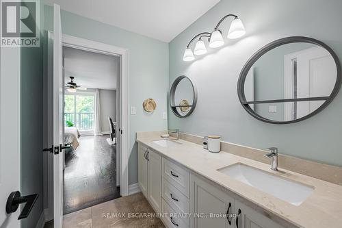 923 Beechwood Avenue, Mississauga, ON - Indoor Photo Showing Bathroom