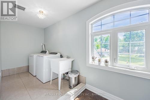 923 Beechwood Avenue, Mississauga, ON - Indoor Photo Showing Laundry Room